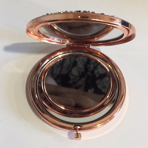 Compact Mirror - Picture 3 of 4